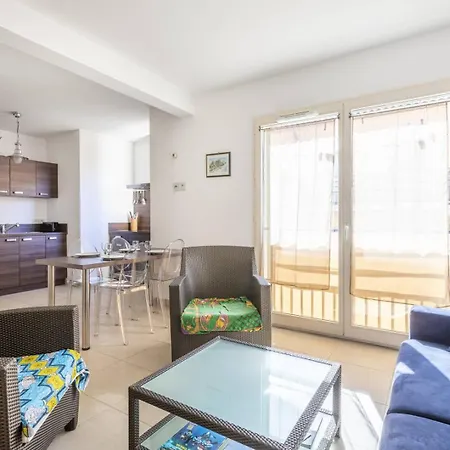 Superbe T2 Refait A Neuf Proche Du Centre Du Village Et De La Porquerolles